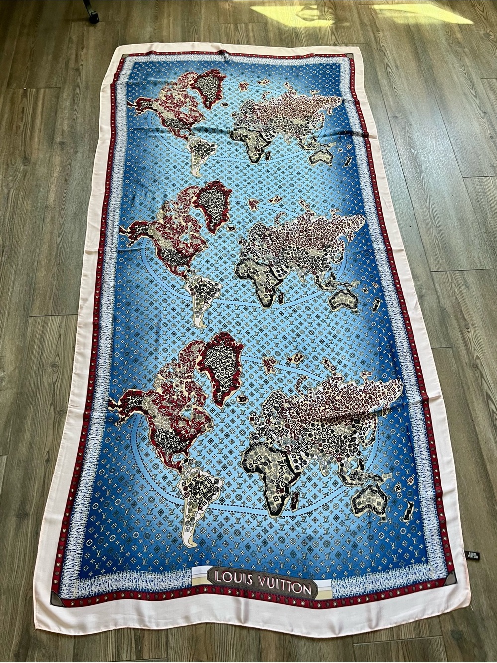 100 % silk Blue, Pink & Burgundy World Map scarf 35/70 inches - Picture 8 of 11